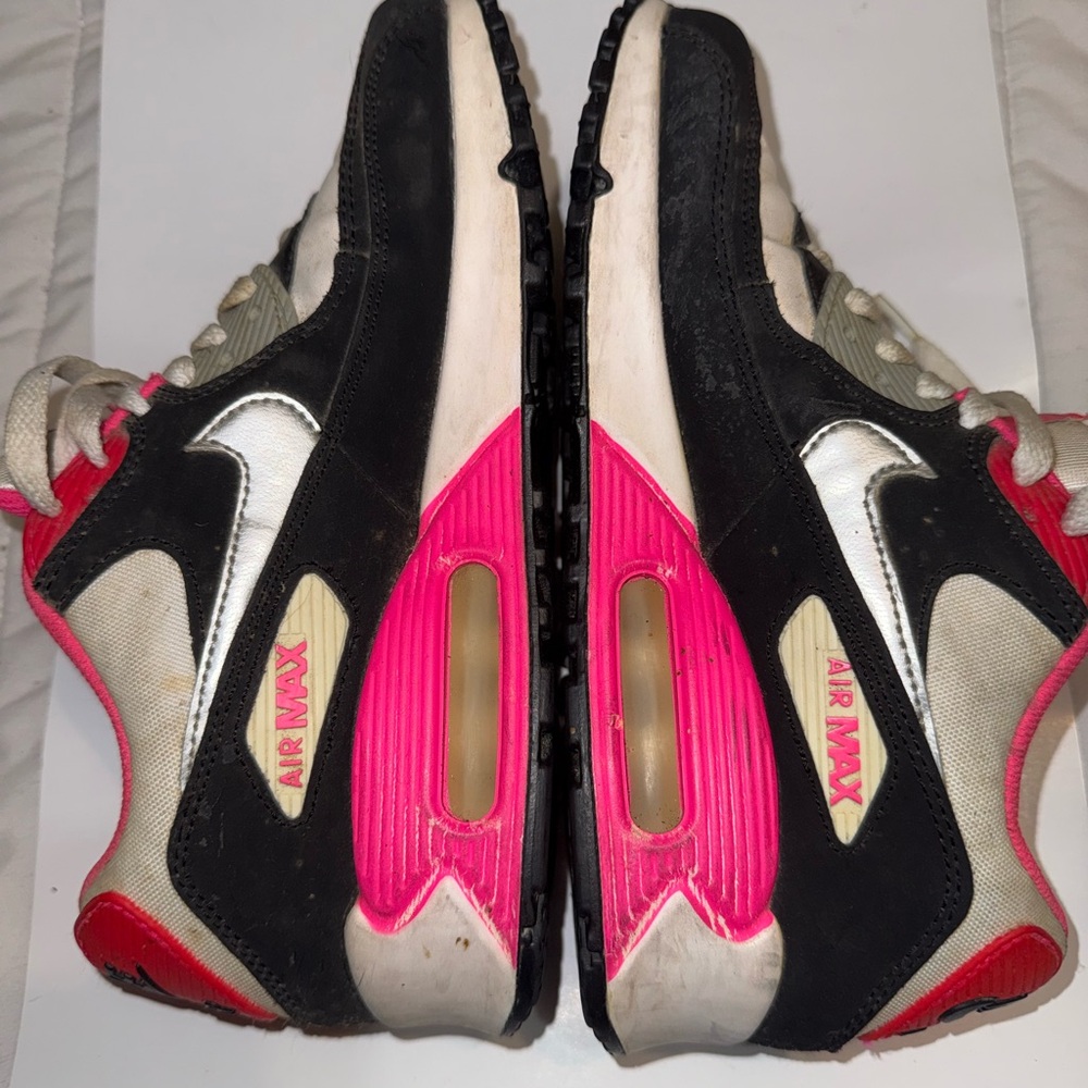 Nike Air Max Black and Pink Sneakers, size 6Y